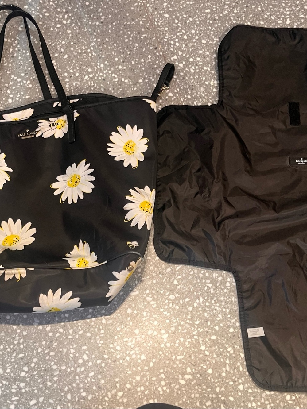 kate spade diaper bag with diaper changing mat .excellent condition, - Picture 4 of 8